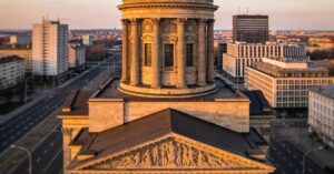 Kościoły Katowice: zabytkowy katedralny, parafia Król i NMP w mieście